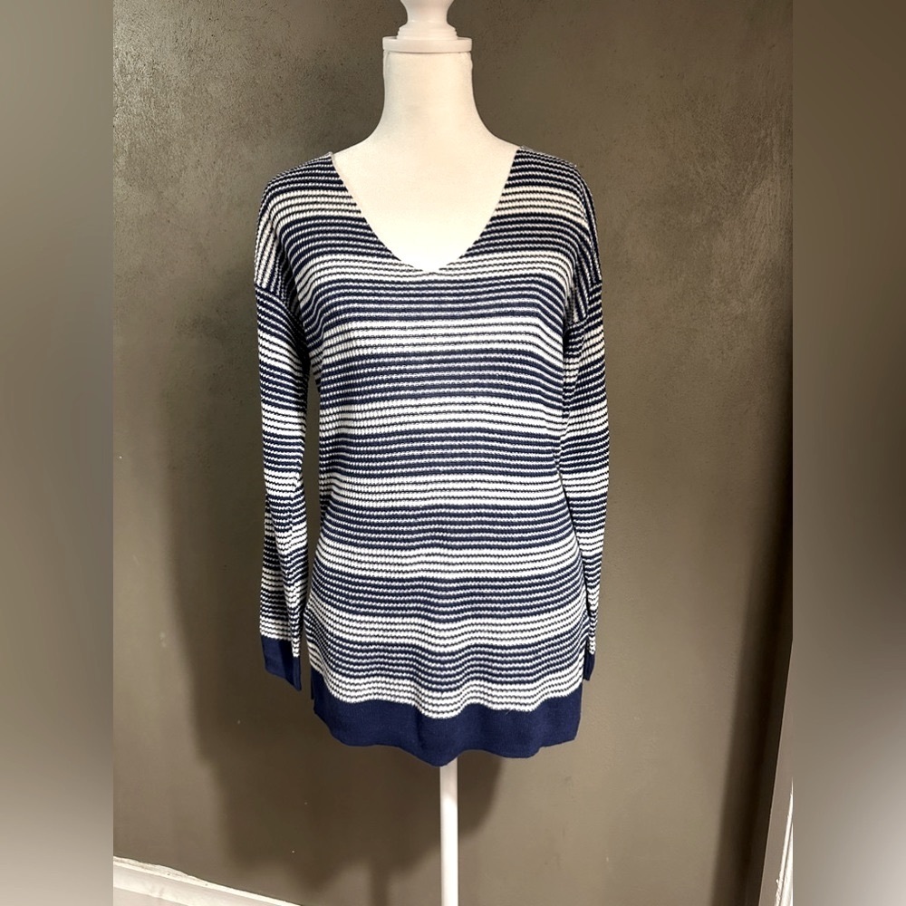 Vineyard vines Newport Linen Vneck sweater, size XS, NWOT,